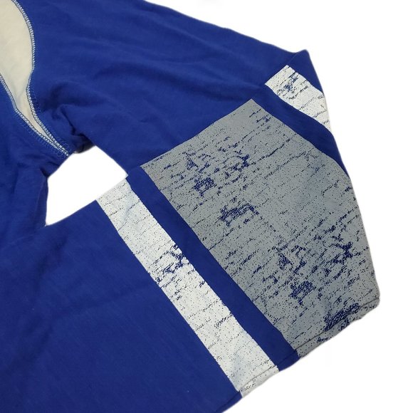 NHL Toronto Maple Leafs Hockey Long Sleeve Shirt - Picture 3 of 6